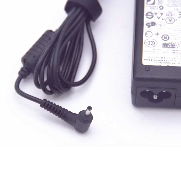 Samsung NP740U3E-K01US Chargeur / Alimentation